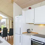 10 Person In Brovst-by Traum 布罗斯特
