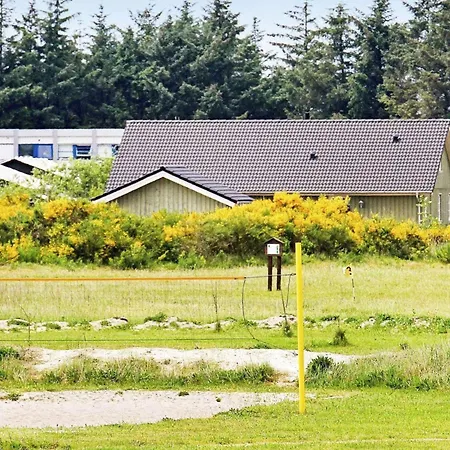 10 Person In Brovst-by Traum *
